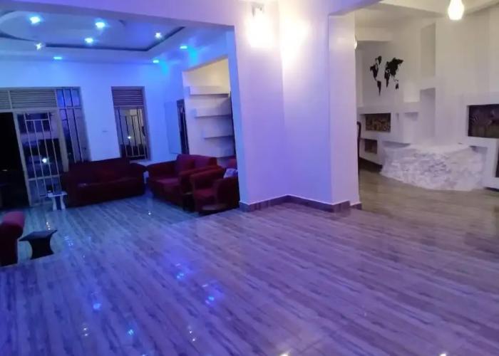 Queen Greenstars Apartment