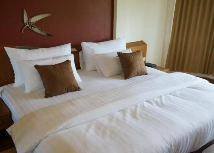 Country Lakeview Hotel
