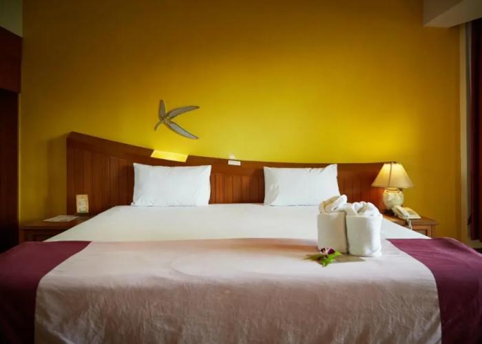 Country Lakeview Hotel
