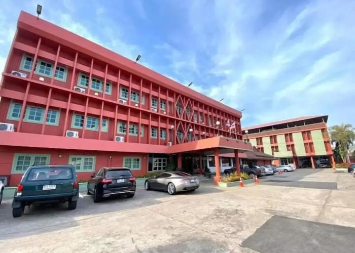 Chainatgrand Hotel