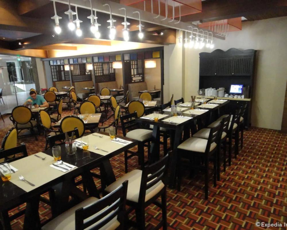 фото Quest Plus Conference Center, Clark