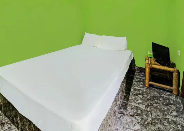 OYO 92149 Ashooy HomestayNearWisata Desa sedau