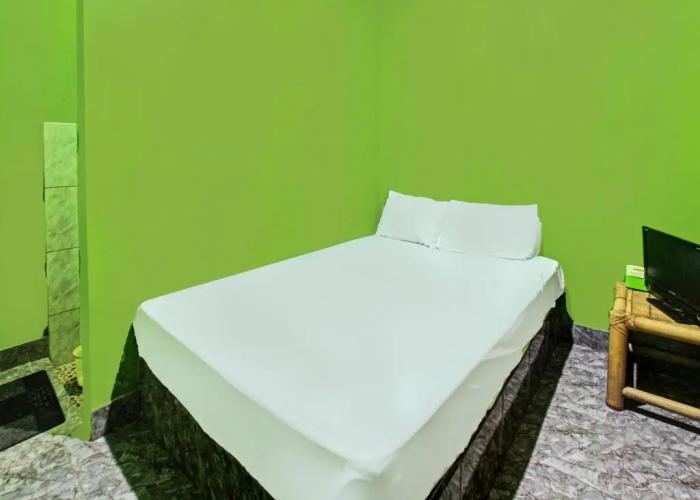 OYO 92149 Ashooy HomestayNearWisata Desa sedau