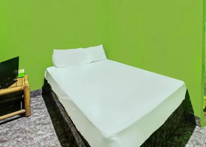 OYO 92149 Ashooy HomestayNearWisata Desa sedau