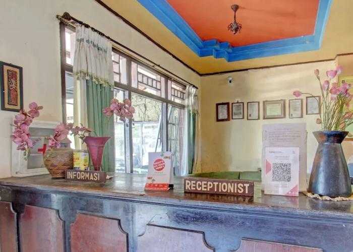 OYO 92849 Hotel Dienda Hayu Near Alun Alun Tastura
