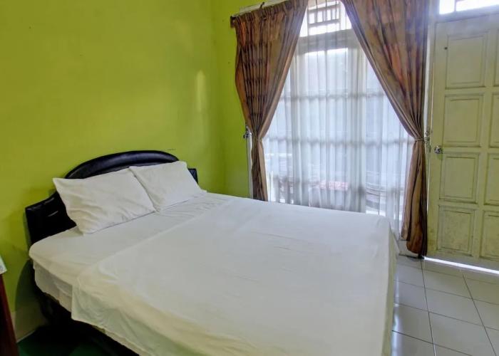 OYO 92849 Hotel Dienda Hayu Near Alun Alun Tastura