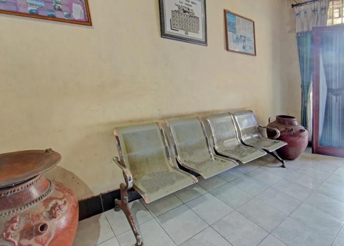 OYO 92849 Hotel Dienda Hayu Near Alun Alun Tastura