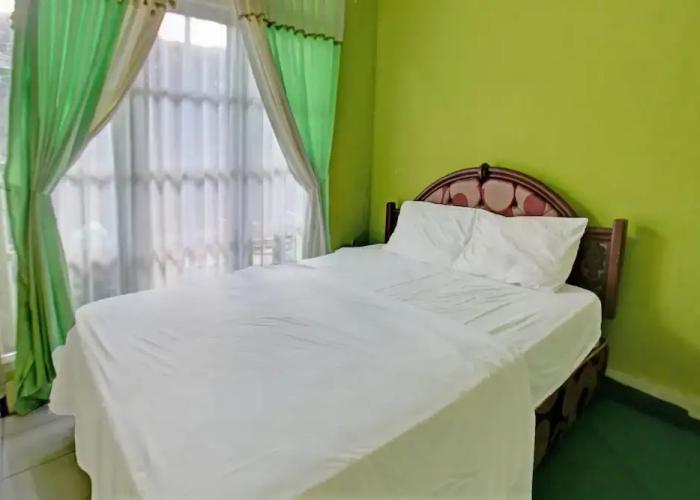 OYO 92849 Hotel Dienda Hayu Near Alun Alun Tastura