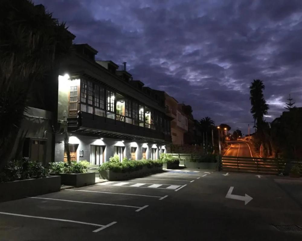 Los Rodeos Apartments