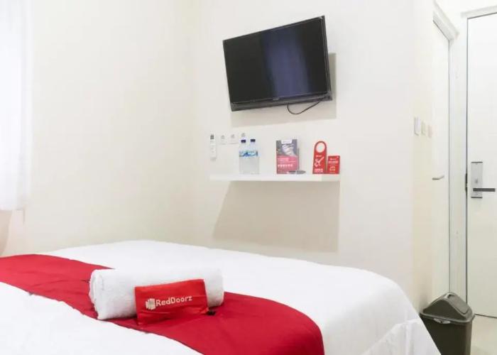 RedDoorz @ Garden Boulevard Citra Raya Tangerang