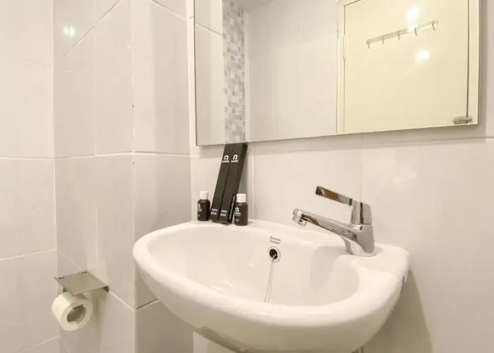 Well Furnished Studio Room At High Floor Tokyo Riverside Pik 2 Apartment