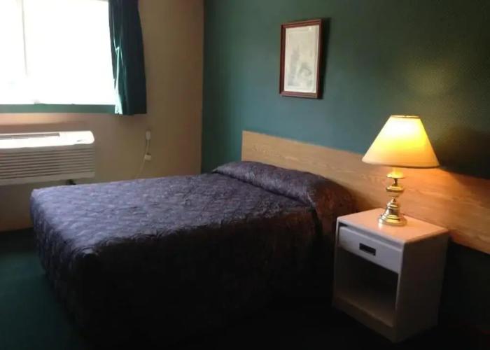 Sundre Motor Inn