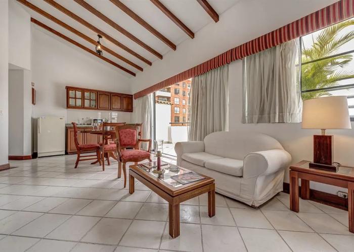 Travelers Apartamentos & Suites Castellón de Juanambú