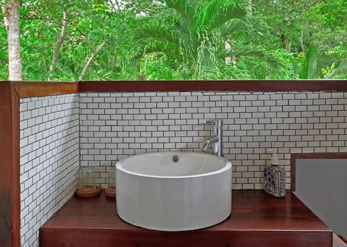Casa Cayuco Eco-Adventure Lodge