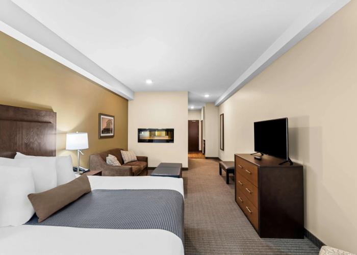 Best Western Plus Lacombe Inn & Suites