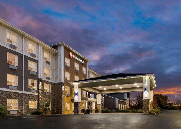 Best Western Plus Lacombe Inn & Suites