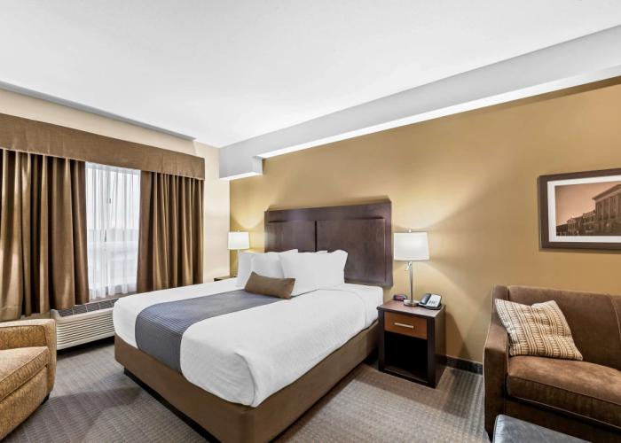 Best Western Plus Lacombe Inn & Suites