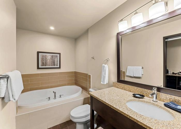 Best Western Plus Lacombe Inn & Suites