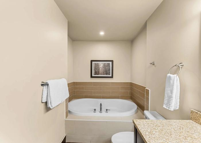 Best Western Plus Lacombe Inn & Suites