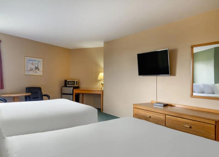 Travelodge by Wyndham Lacombe