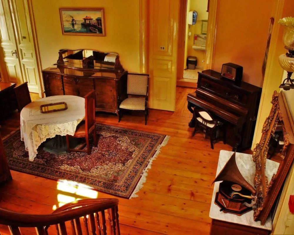 фото Büyükada Anastasia Meziki History Mansion