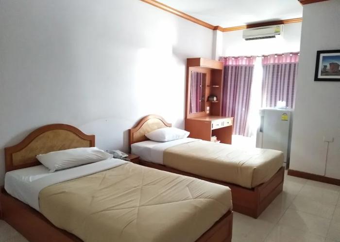 Dee Prom Hotel