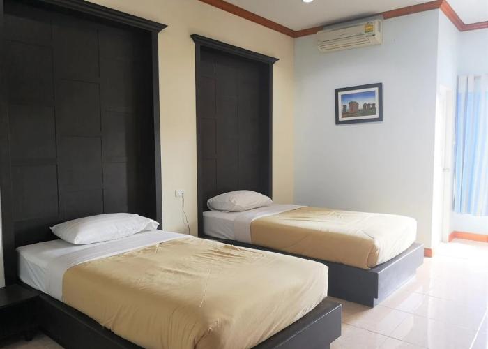 Dee Prom Hotel