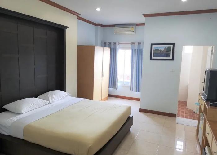 Dee Prom Hotel