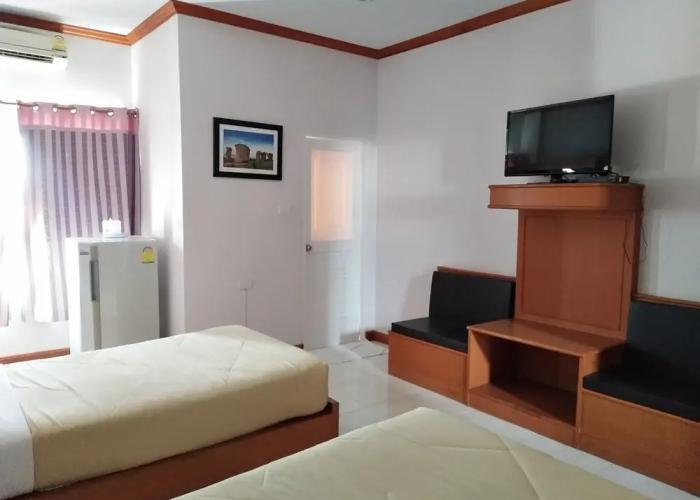 Dee Prom Hotel