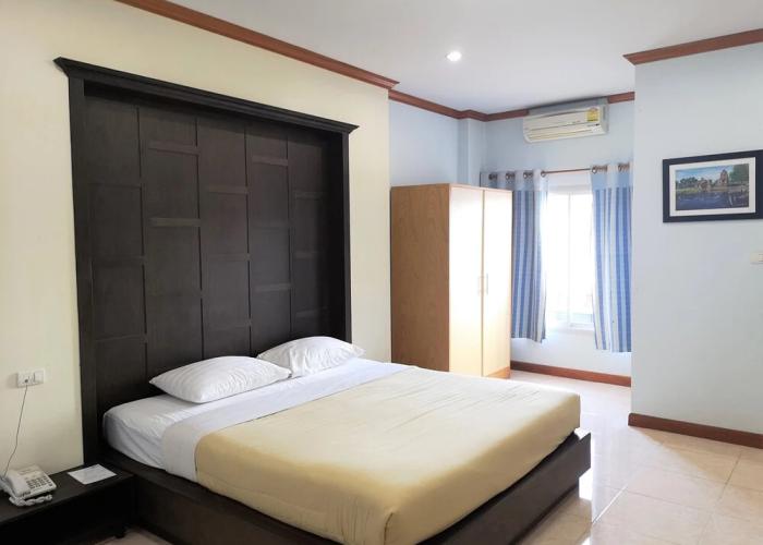 Dee Prom Hotel