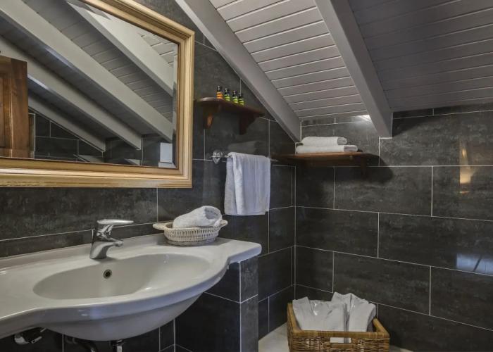 Faros Suites - Adults Only