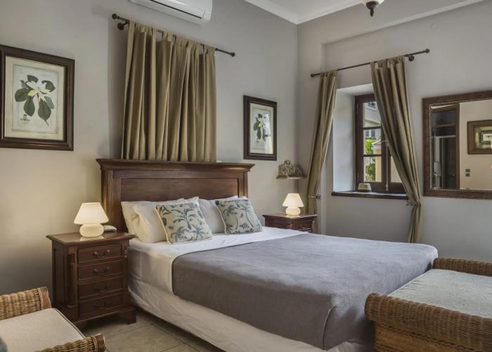 Faros Suites - Adults Only