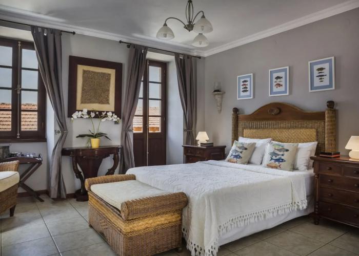 Faros Suites - Adults Only