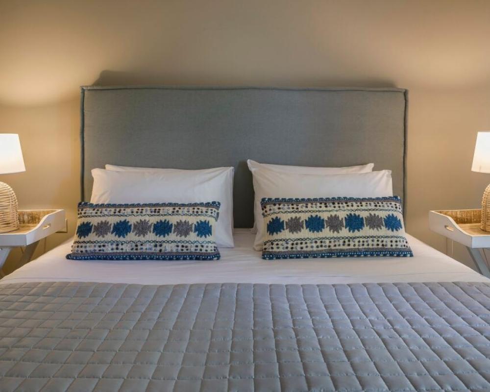 Meliti Waterfront Suites