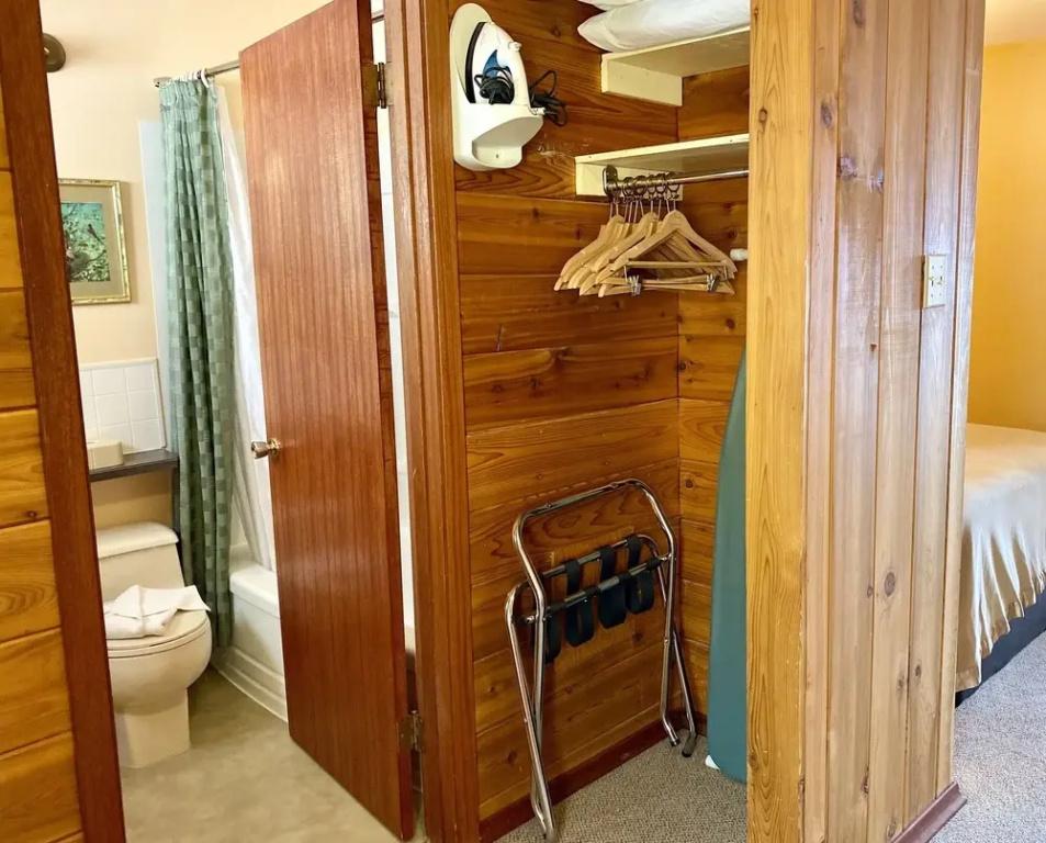 фото Rocky Mountain Springs Lodge