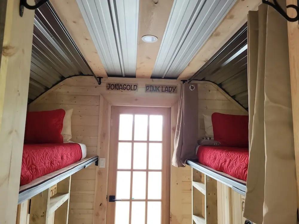 фото The Orchard Hostel Private Bunks
