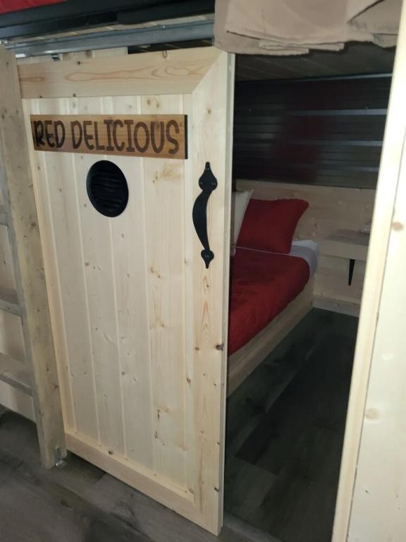 фото The Orchard Hostel Private Bunks