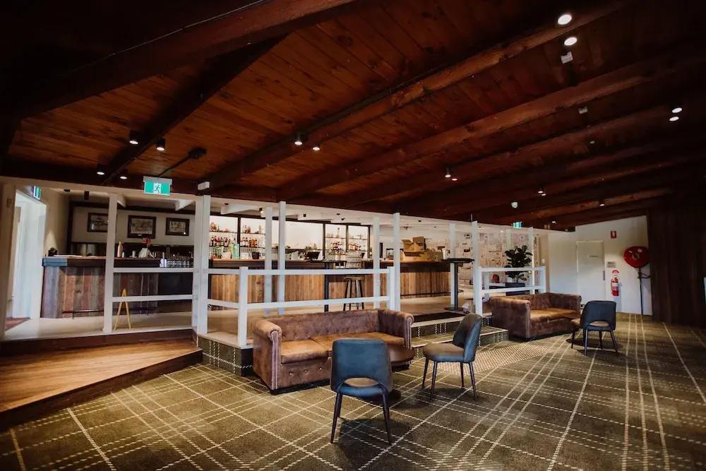 фото Wallaby Hotel