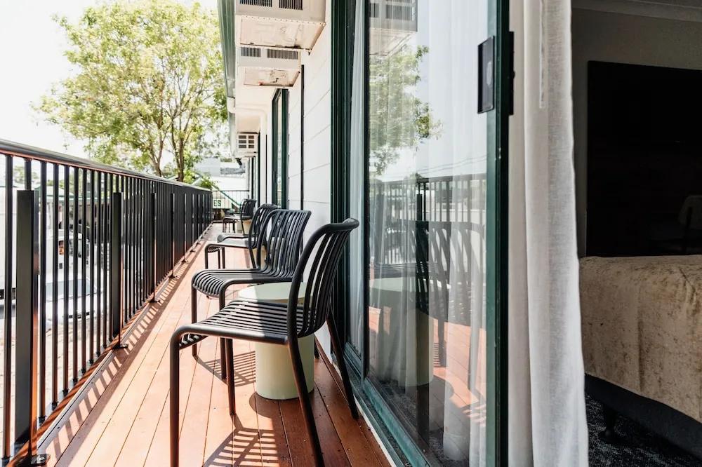 фото Wallaby Hotel