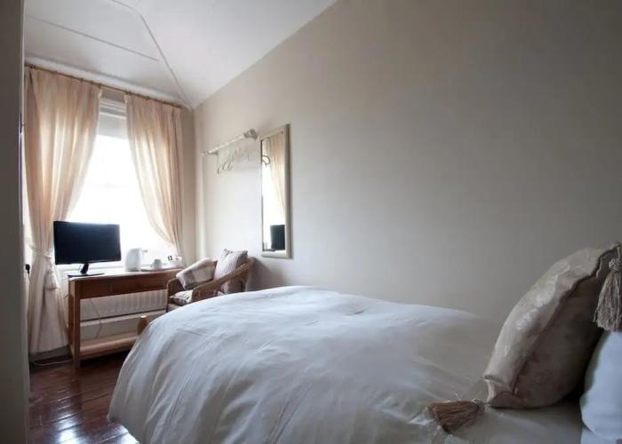 Gyves Guest House
