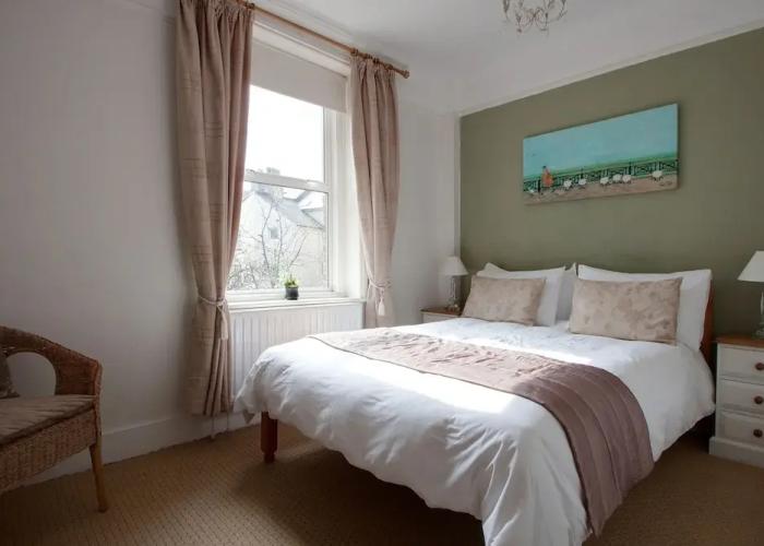 Gyves Guest House