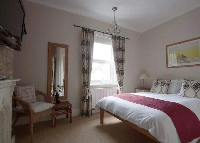 Gyves Guest House