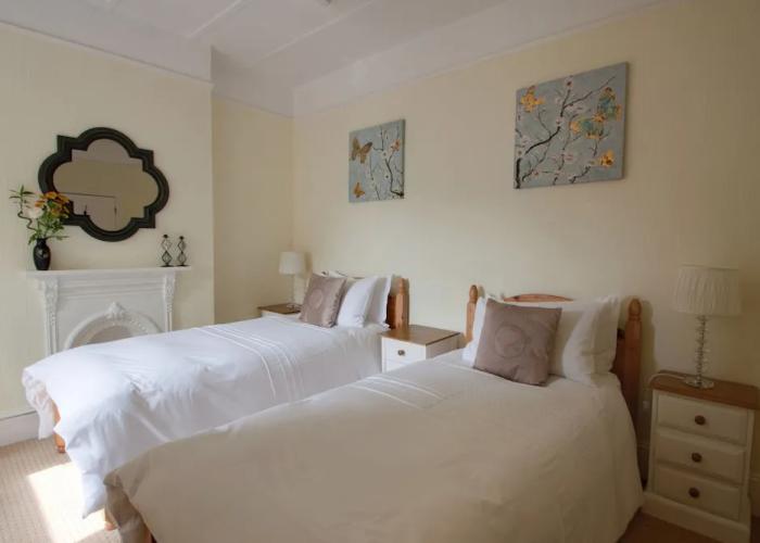 Gyves Guest House