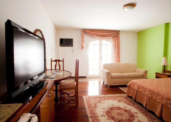 Colonial Plaza Hotel