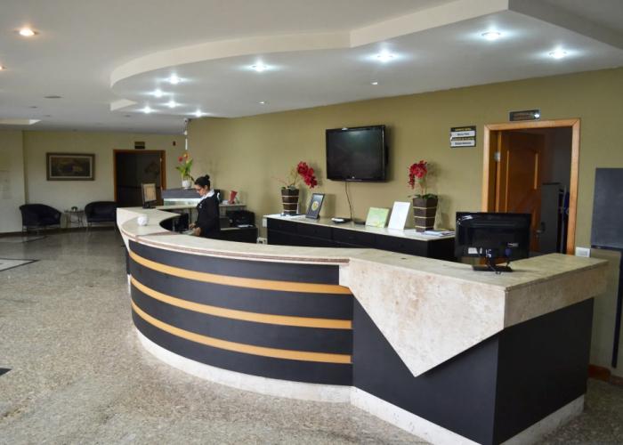 Colonial Plaza Hotel