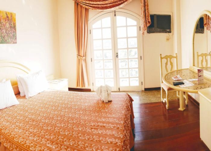 Colonial Plaza Hotel
