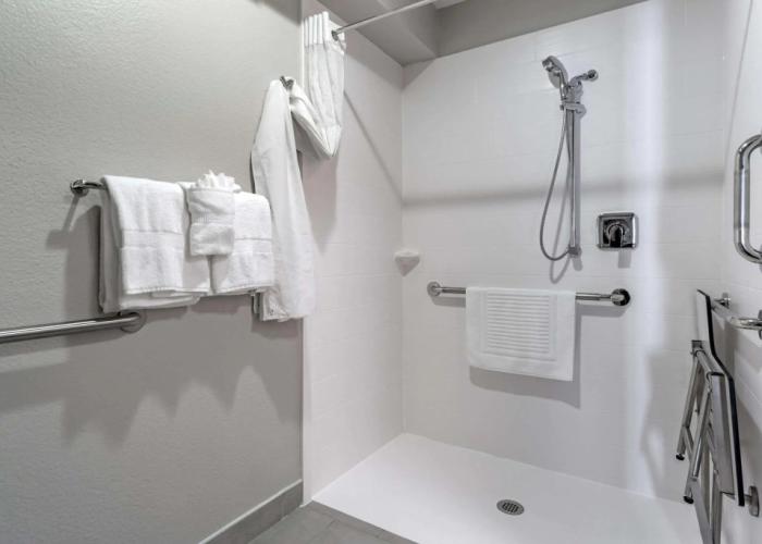 Comfort Inn & Suites Pacific - Auburn