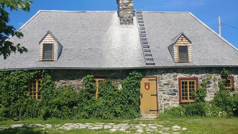 Auberge Le P'tit Bonheur - Hostel