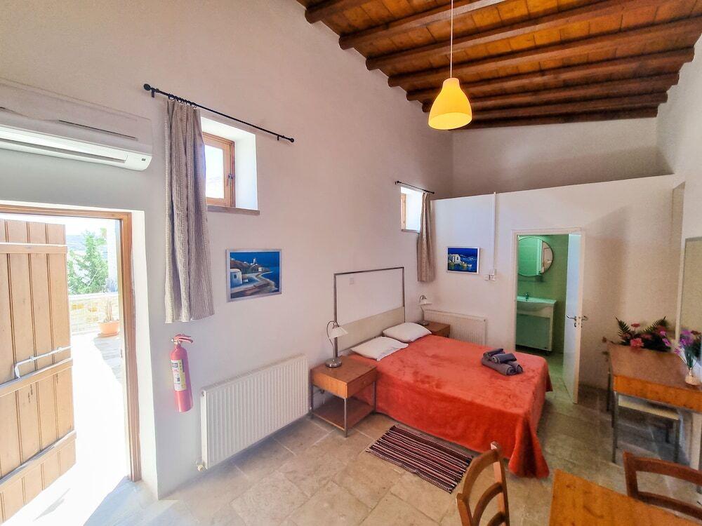 Skarinou Village Poolside Escape Studio