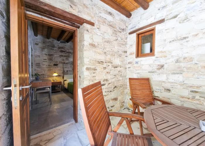 Skarinou's Landhouse Poolside Apartment